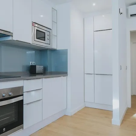 Caleta Homes - Pompidou * مالقة