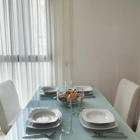 Caleta Homes - Pompidou * مالقة