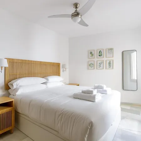 Caleta Homes - Pompidou * مالقة